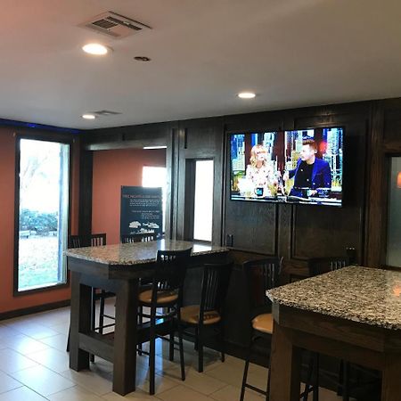 Super 8 By Wyndham Fayetteville Kültér fotó